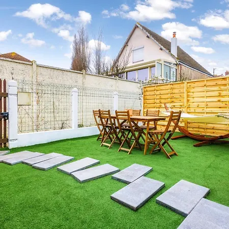 Joyful Tiny House Seaside